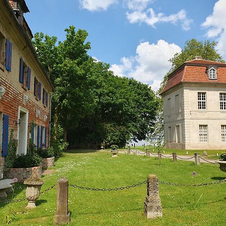 Gesindehaus Am Schloss Kummerower See Kummerow  المظهر الخارجي الصورة