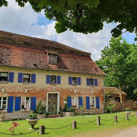 Gesindehaus Am Schloss Kummerower See Kummerow  المظهر الخارجي الصورة