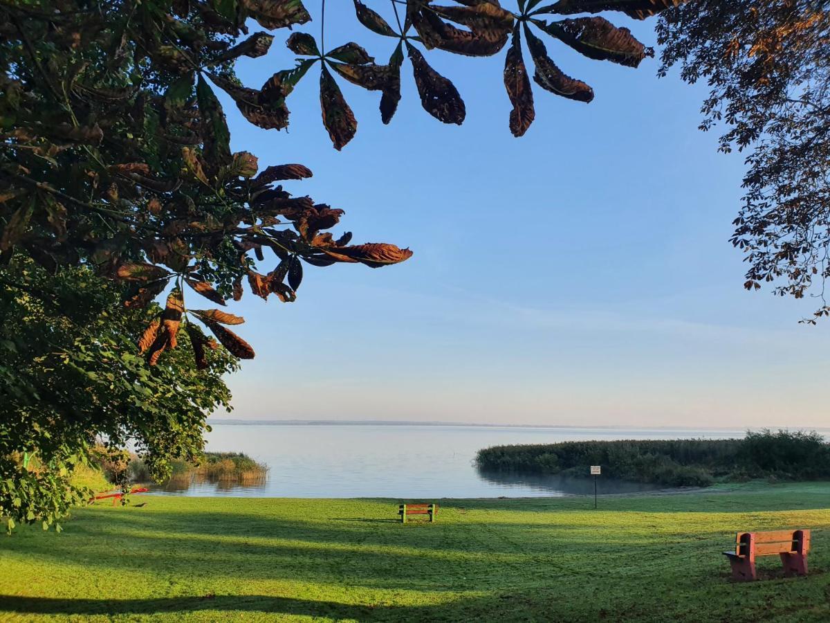 Gesindehaus Am Schloss Kummerower See Kummerow  المظهر الخارجي الصورة