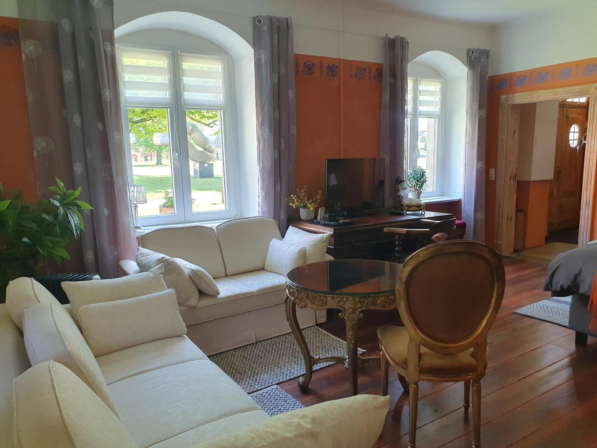 Gesindehaus Am Schloss Kummerower See Kummerow  المظهر الخارجي الصورة