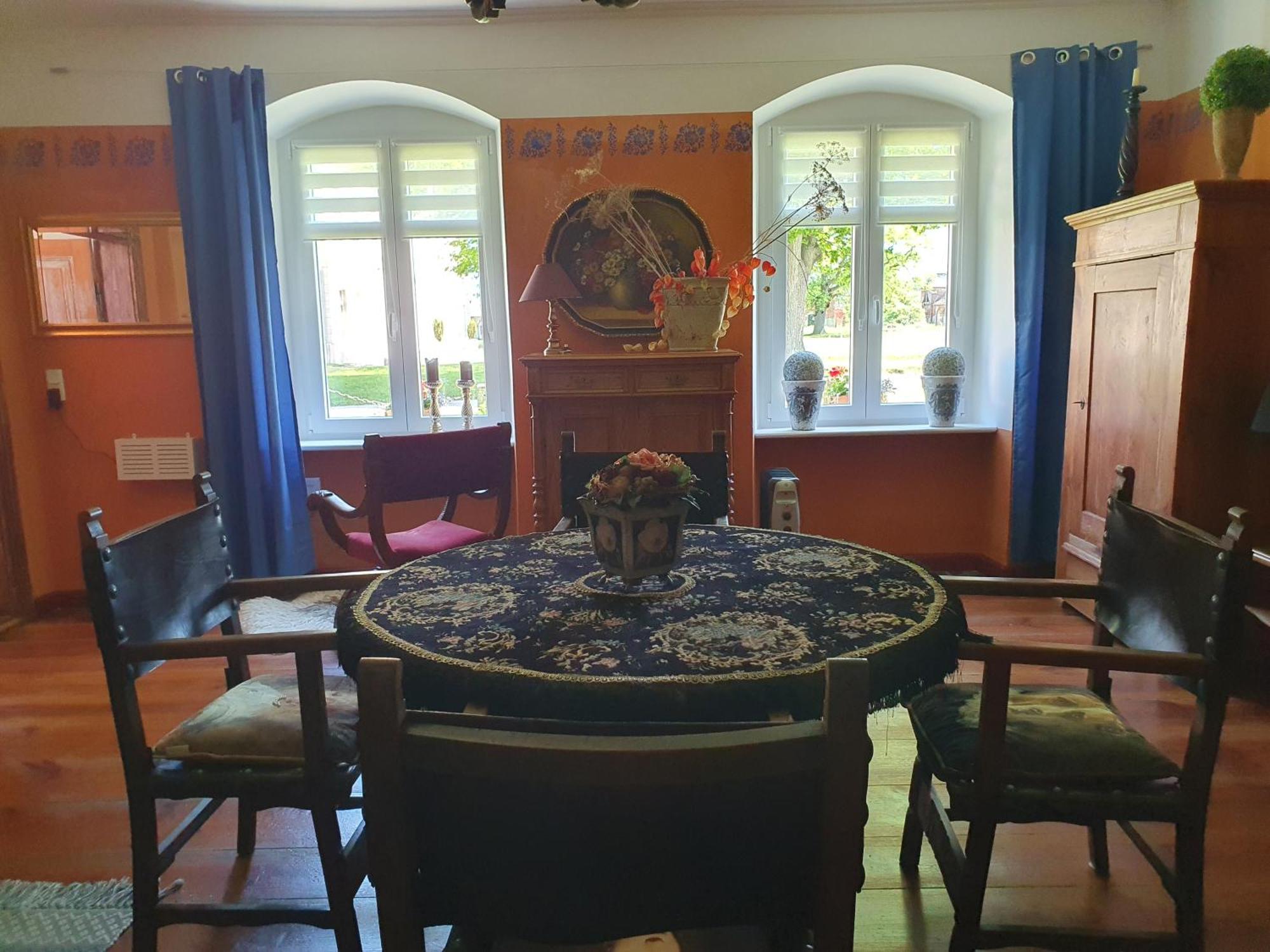 Gesindehaus Am Schloss Kummerower See Kummerow  المظهر الخارجي الصورة